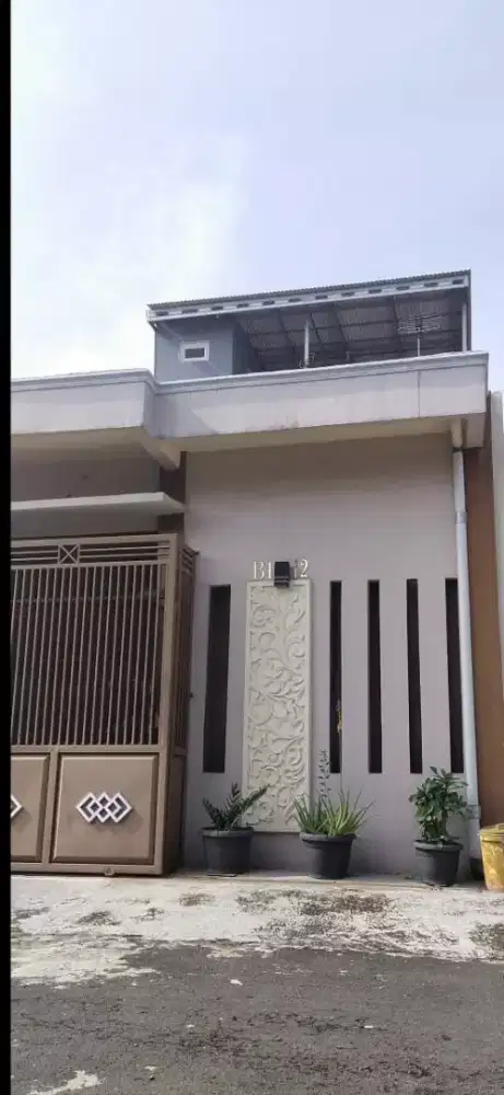 Dijual rumah di grand imperium plus isi nya weru