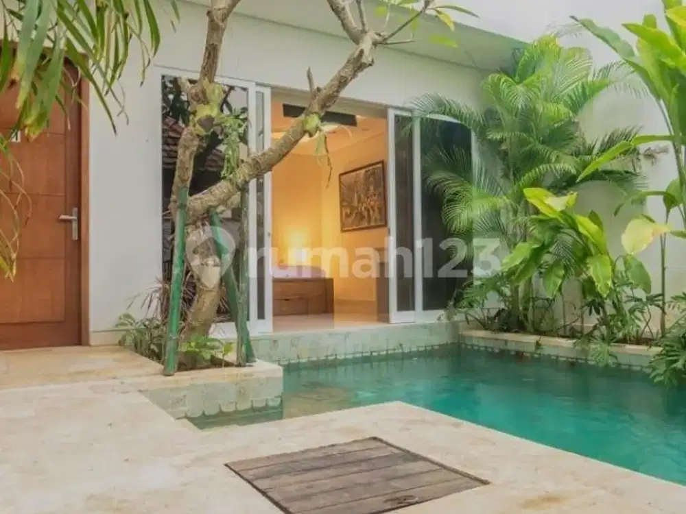 Villa Modern Nuansa Alami Tropis di Depan Pantai Benoa Nusa Dua