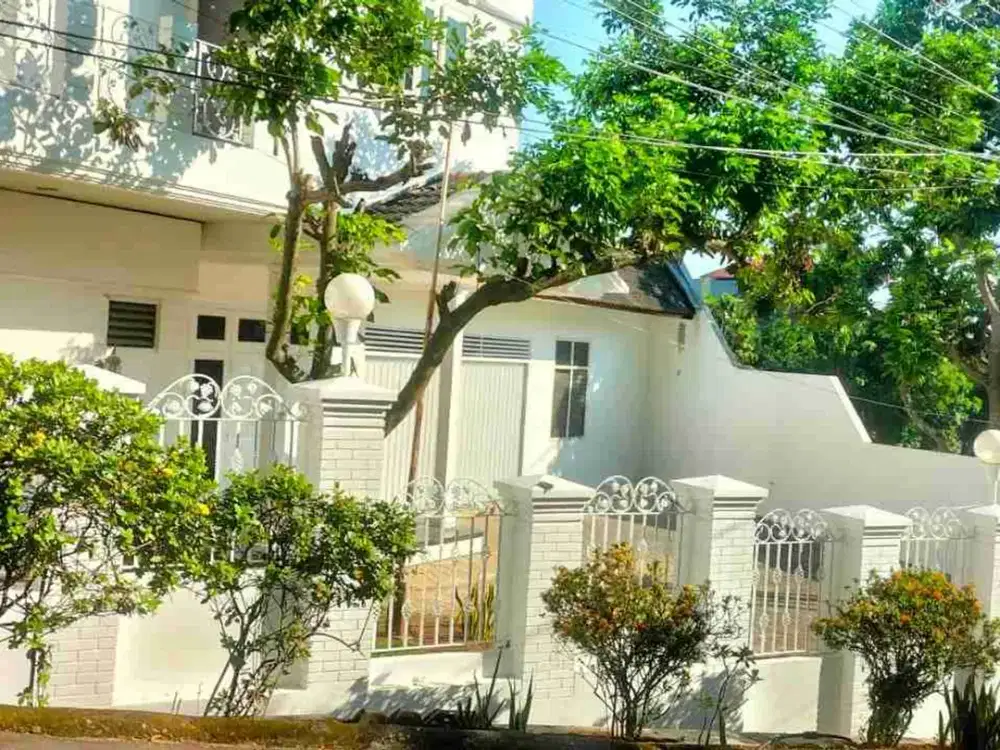 RUMAH LUAS DI BUKIT SARI SUMURBOTO BANYUMANIK SEMARANG