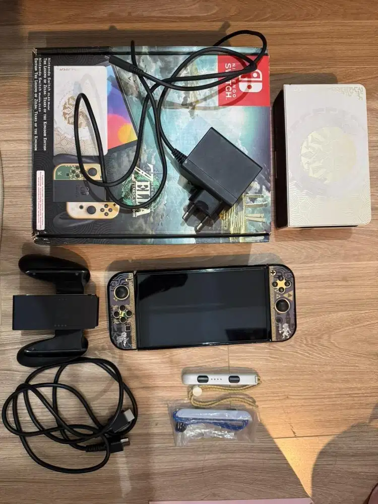 NINTENDO SWITCH OLED ZELDA LIMITED EDITION 64GB