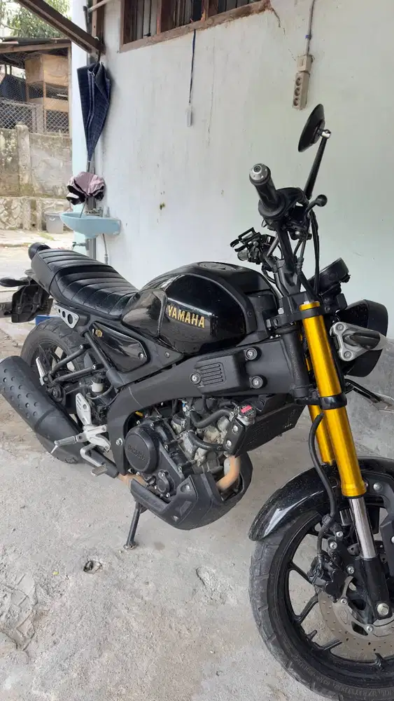 YAMAHA XSR 155 VVA 2024 HITAM METALIK (Warna The Best, Elegant Mahal)