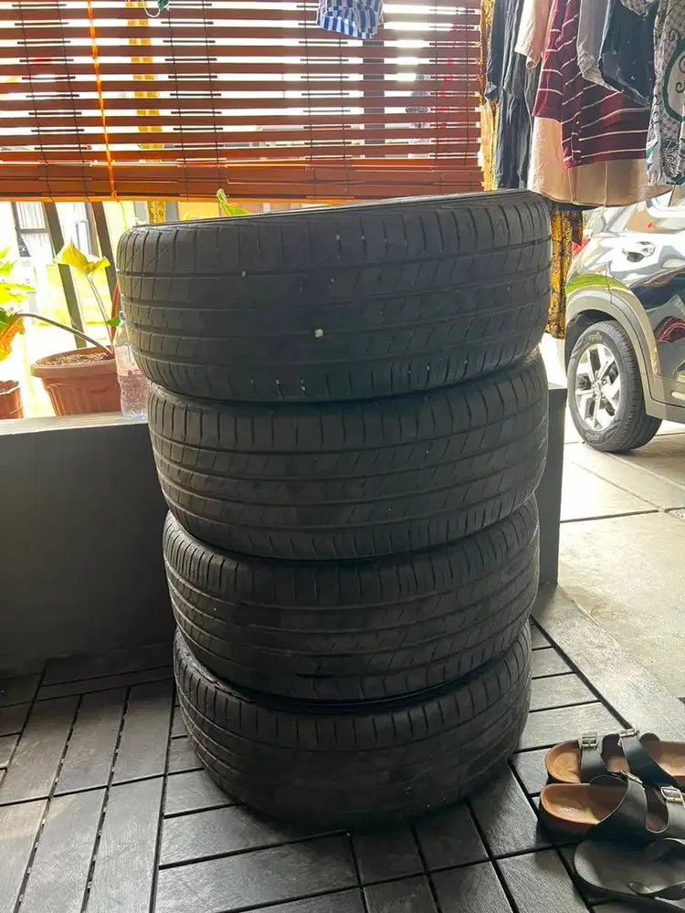 Velg HSR Pente R18 dan Ban Dunlop SP Sport