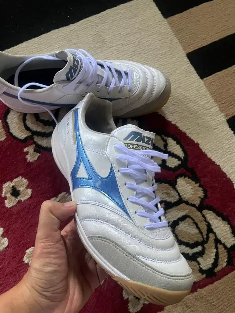 Sepatu Futsal Mizuno Morelia Sala Elite In size 42 (sekali pakai)