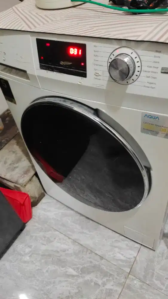 Mesin Cuci Front loading merk Aqua bukaan depan