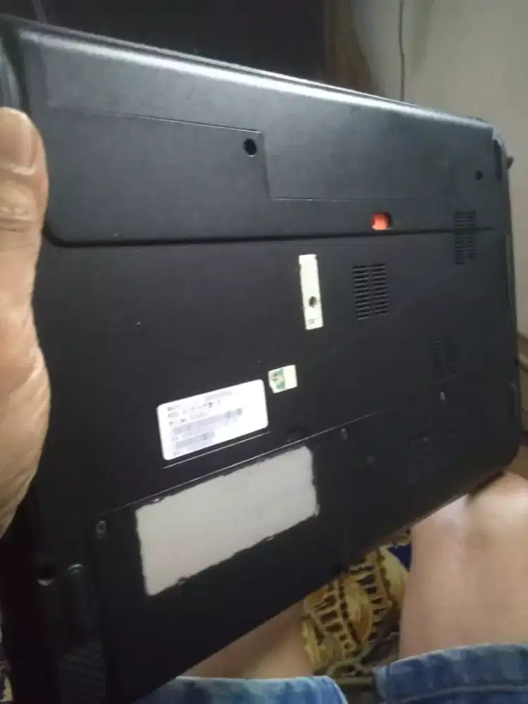 DIJUAL LAPTOP ACER ASPIRE E1 – RAM 10 GB + SSD 256 GB