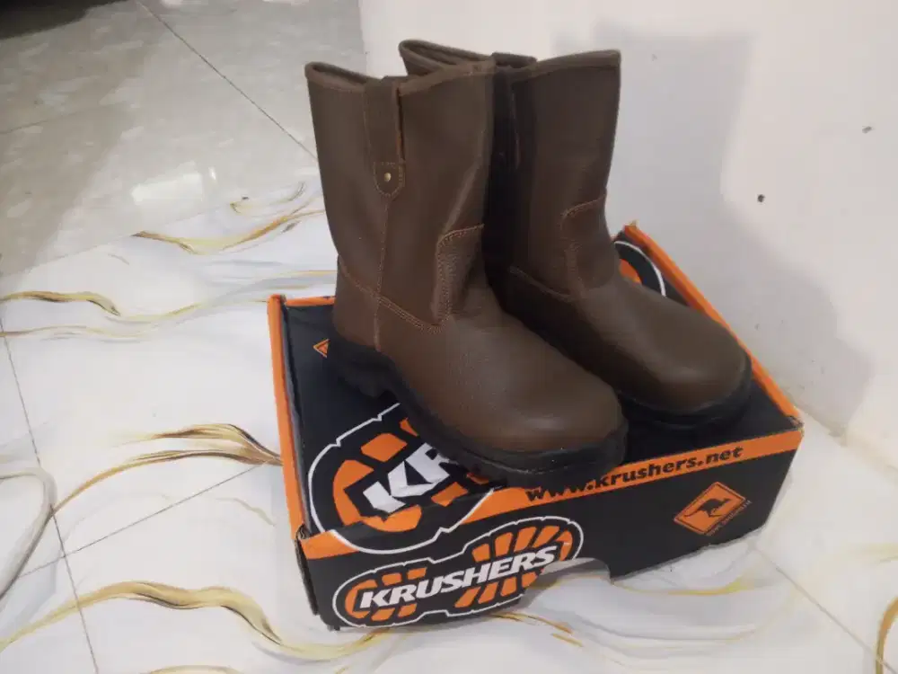 Sepatu safety KRUSHERS coklat timggi