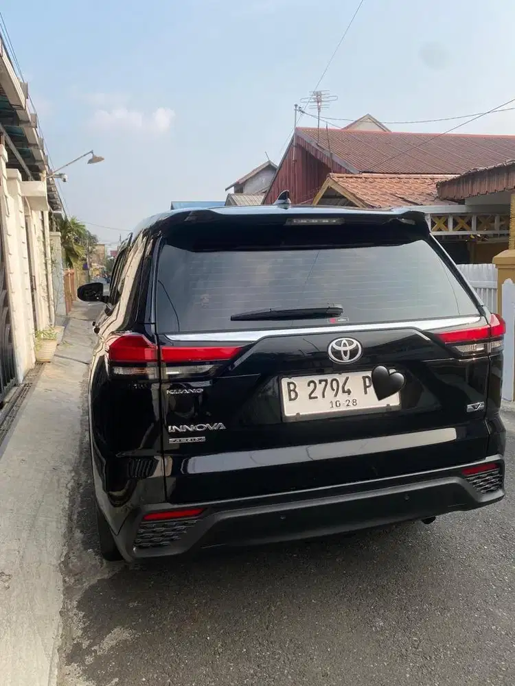Dijual inova zenix V matik 2023 Hitam