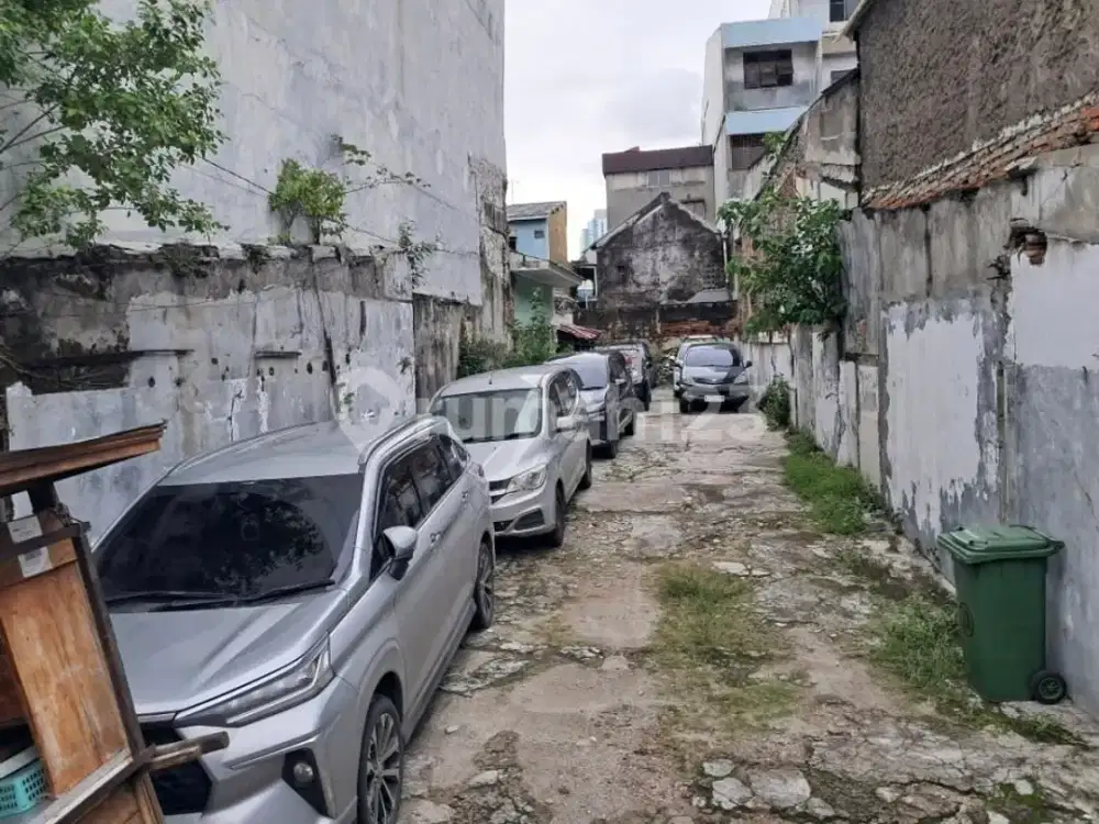 *Dijual Tanah Luas +/- 610M2 + Bangunan Lama Hitung Tanah, di Krendang , Tambora, Jakarta Barat..*(Kode Rmrg2454)