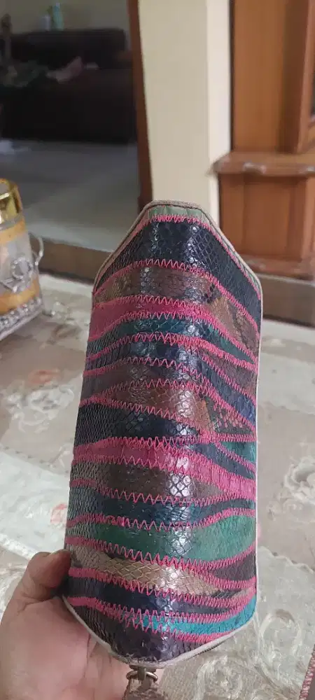 Dompet kulit unik