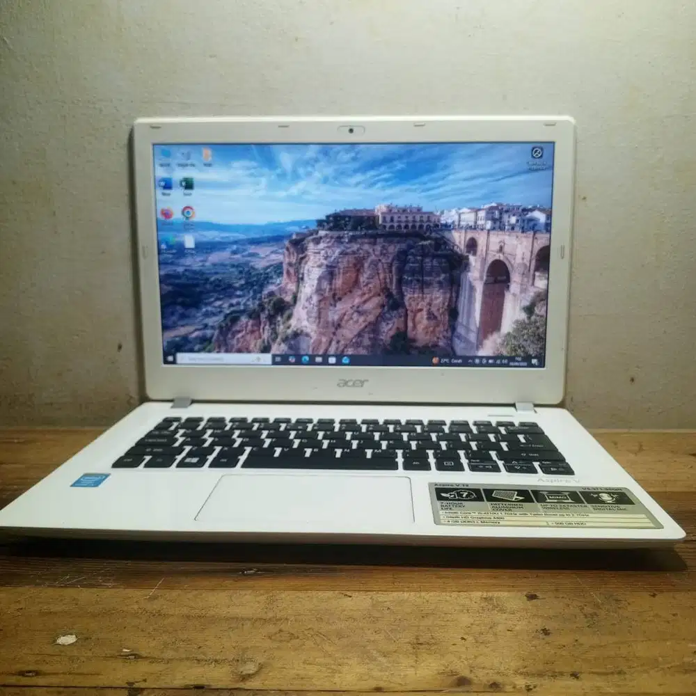 Acer core i5-4210U Ram 8 GB SSD 128 GB