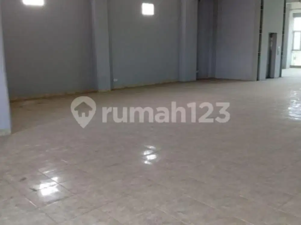 *Disewakan Ruang Kantor Per Lantai Ukuran. 10 X 30 , Ada 3 Lantai di Grogol - Jakarta Barat*(Kode Rmrg 3060)