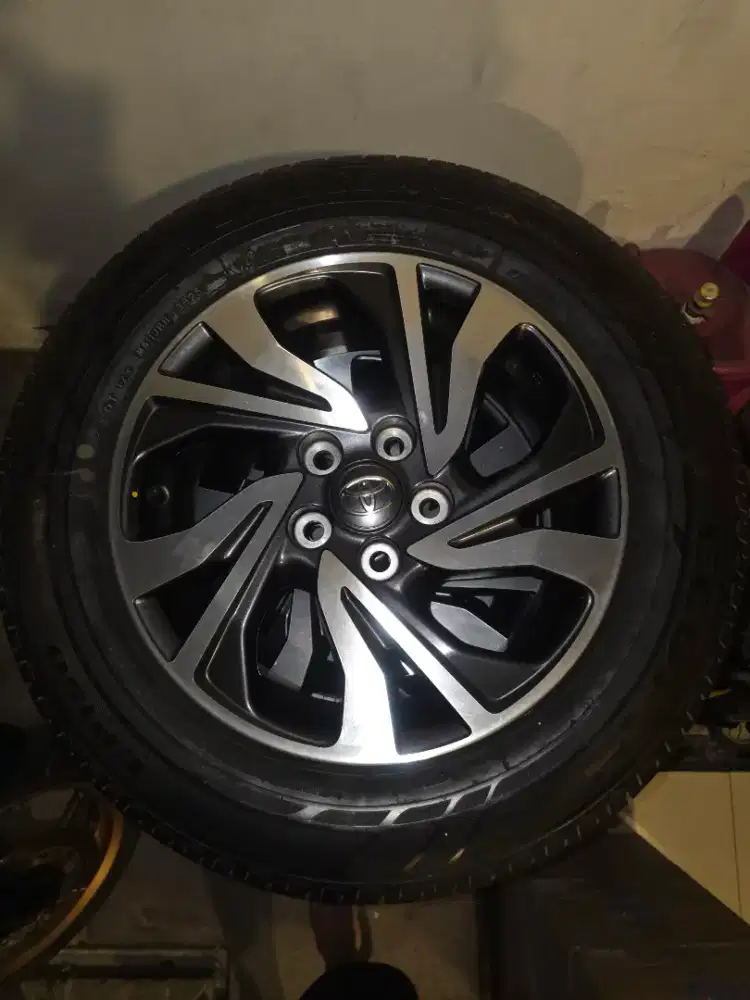 Velg ban oem Innova Reborn