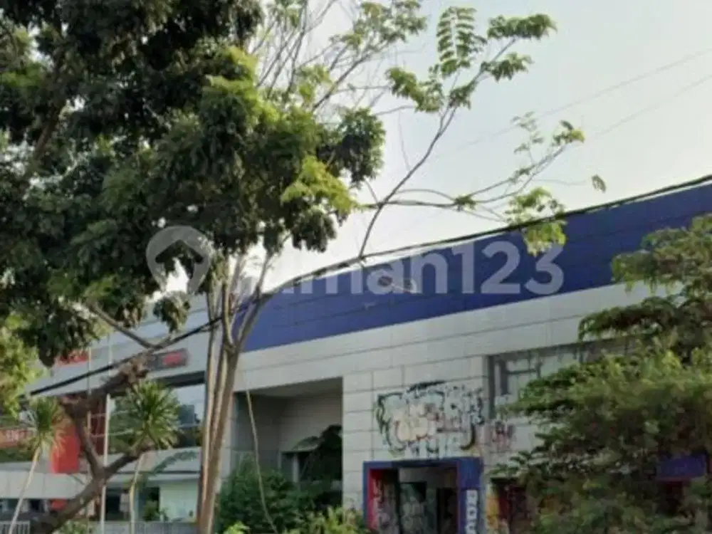 *DiSewakan Bangunan Eks Showroom di Pinggir Jalan S Parman, Silipi, Jakarta Barat..*
(Kode rmrg 2553)