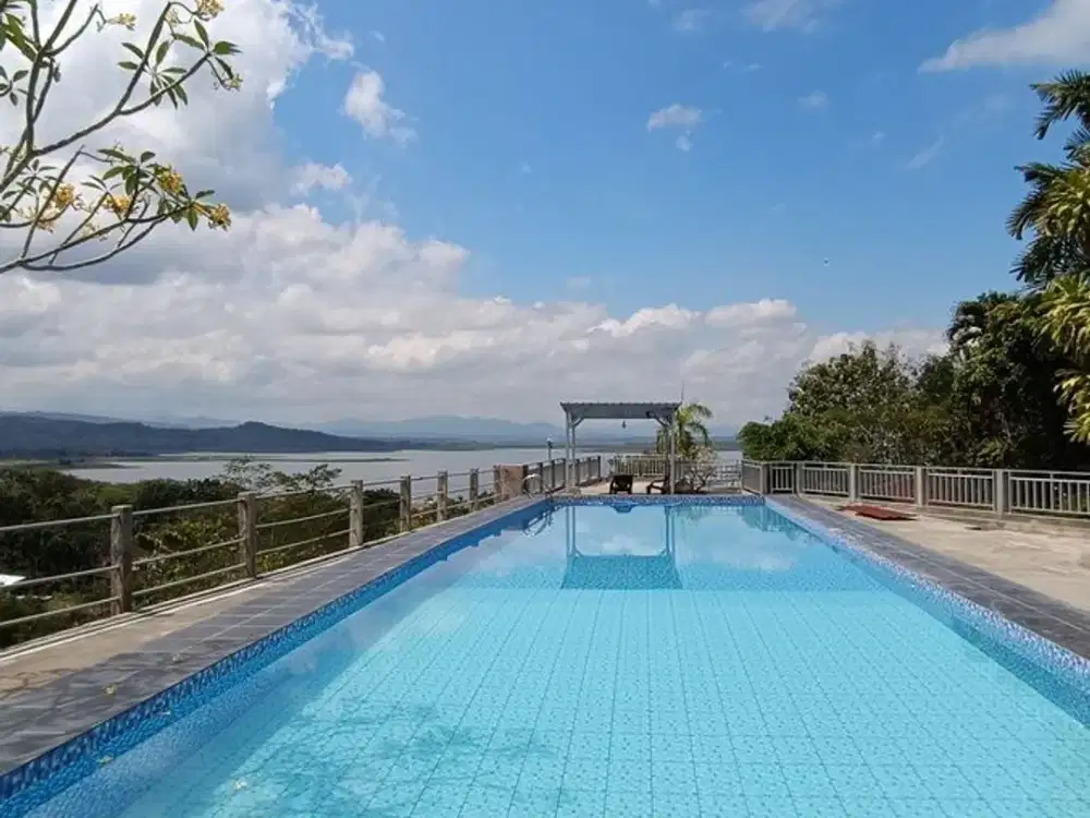Hotel dijual di Wonogiri lokasi depan kawasan wisata Waduk Gajah Mungkur