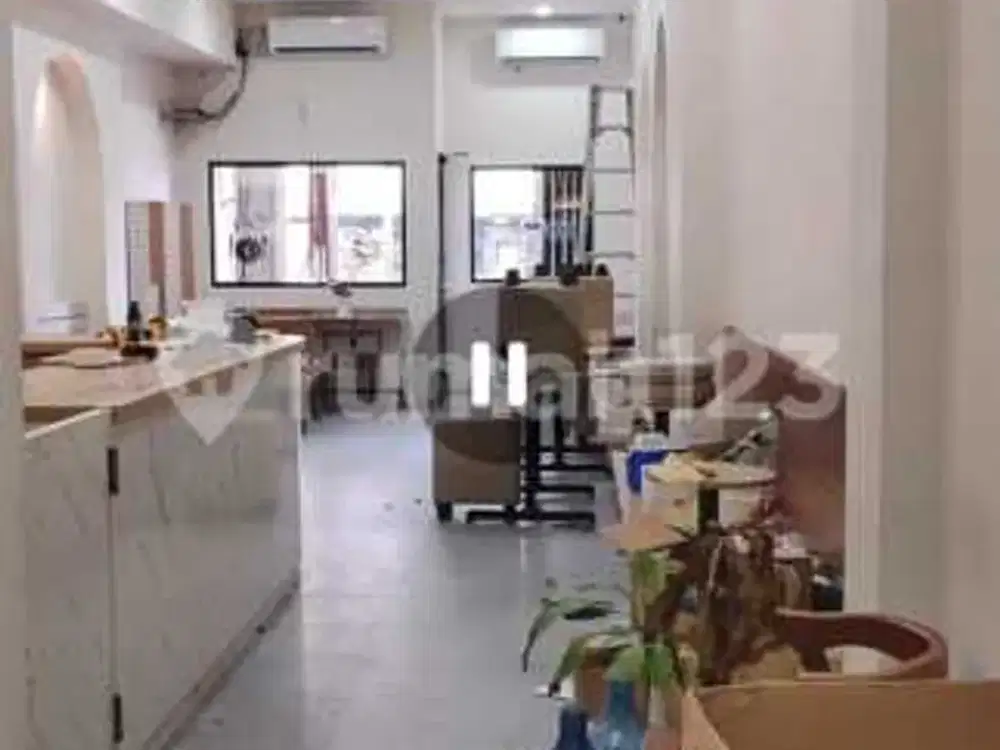*Disewakan 1 atau Ruko Gandeng Pinggir Jalan Raya di Sekitar Kemanggisan, Kebon Jeruk, Jakarta Barat...*(Kodermrg 3000)