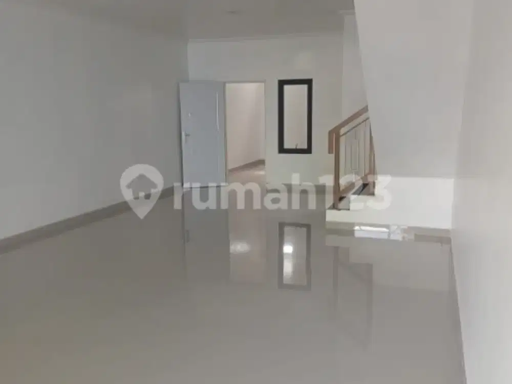 *disewakan 3unit Ruko Gandeng Di Pinggir Jalan Sekitar Mampang Prapatan Raya, Jakarta Selatan..*(kode Rmrg 2710)