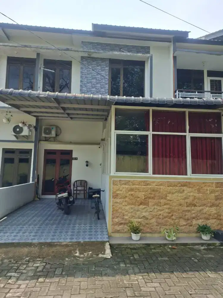 Dijual Rumah 2 Lantai Strategis