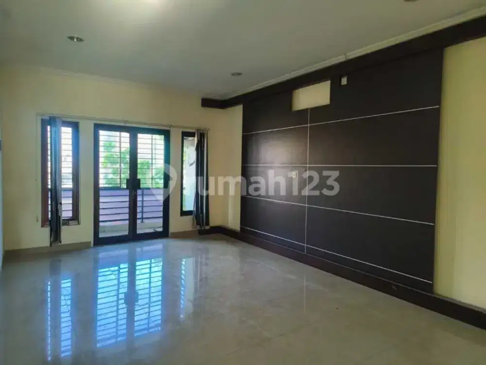 *disewakan Ruko Pinggir Jalan Tanjung Duren Raya, Jakarta Barat..*(kode Rmrf 2869)