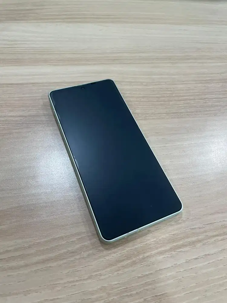 Sharp Aquos Sense8 (Unit + Kabel Charger Only)