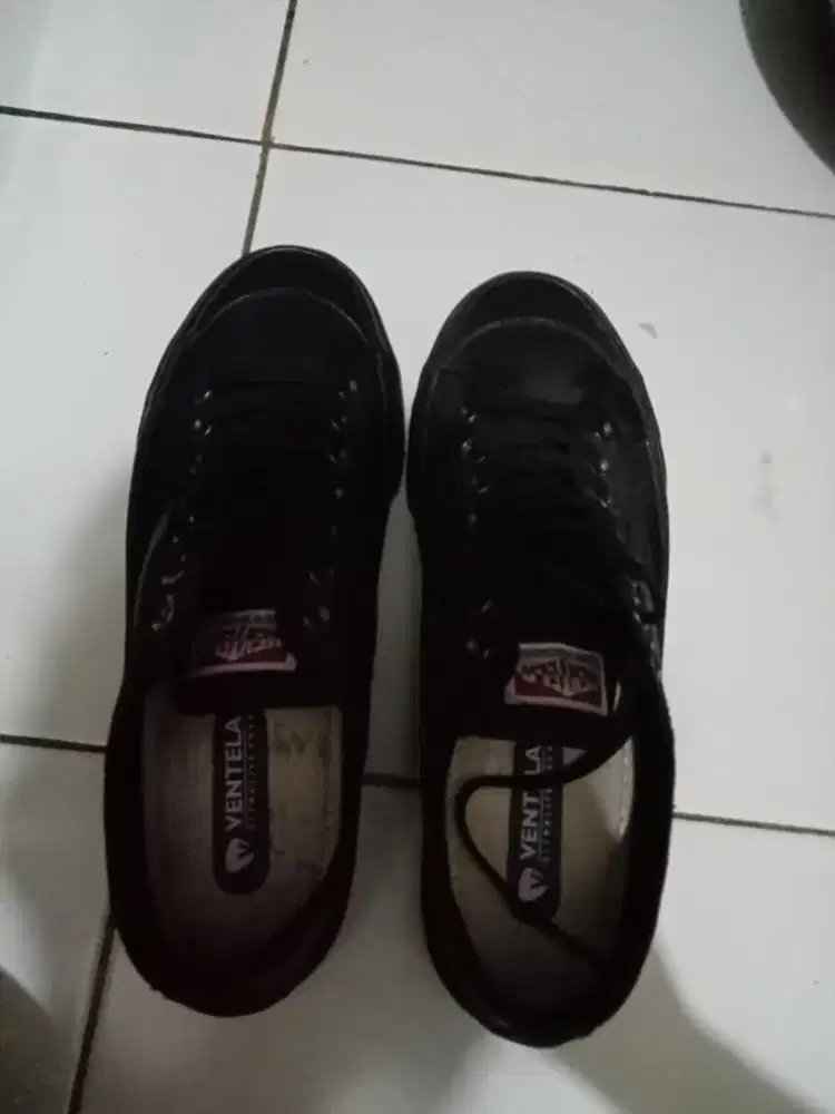 Sepatu cowok merk ventela ukuran 43