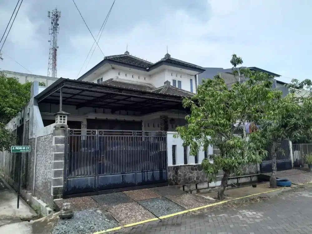 Rumah dijual mewah siap huni 2 lantai jalan sangat lebar pucanggading
