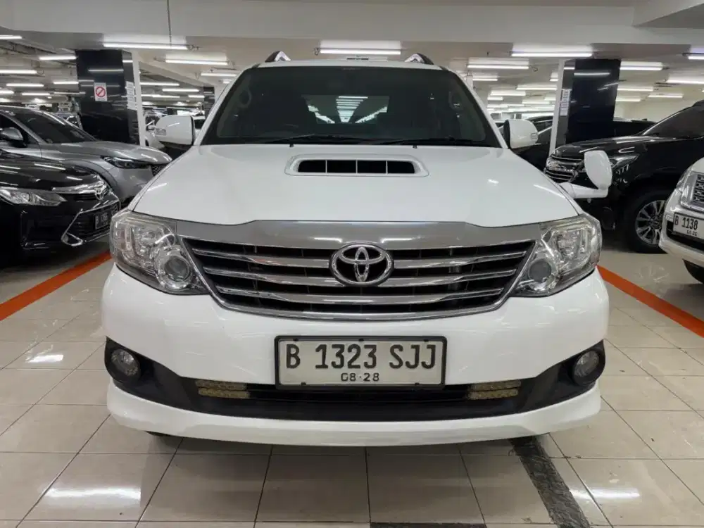 Toyota fortuner 2013 trd g at diesel putih apik