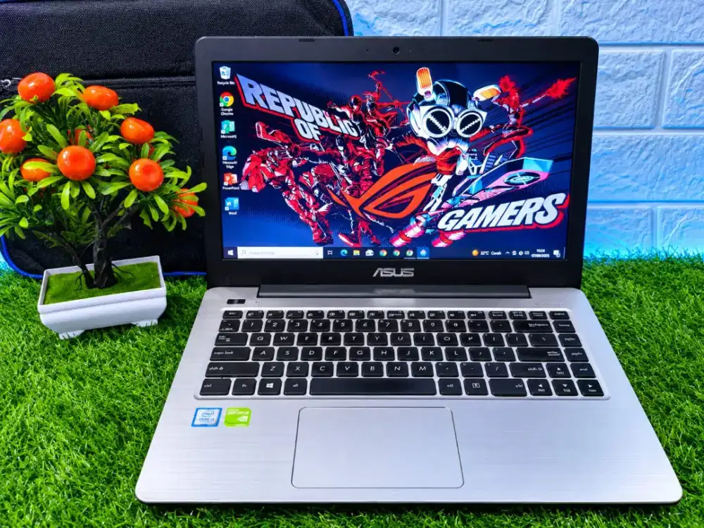 Spek gahar core i5 gen 7 Nvidia GeForce ram 8 SSD 256 GB ngebut