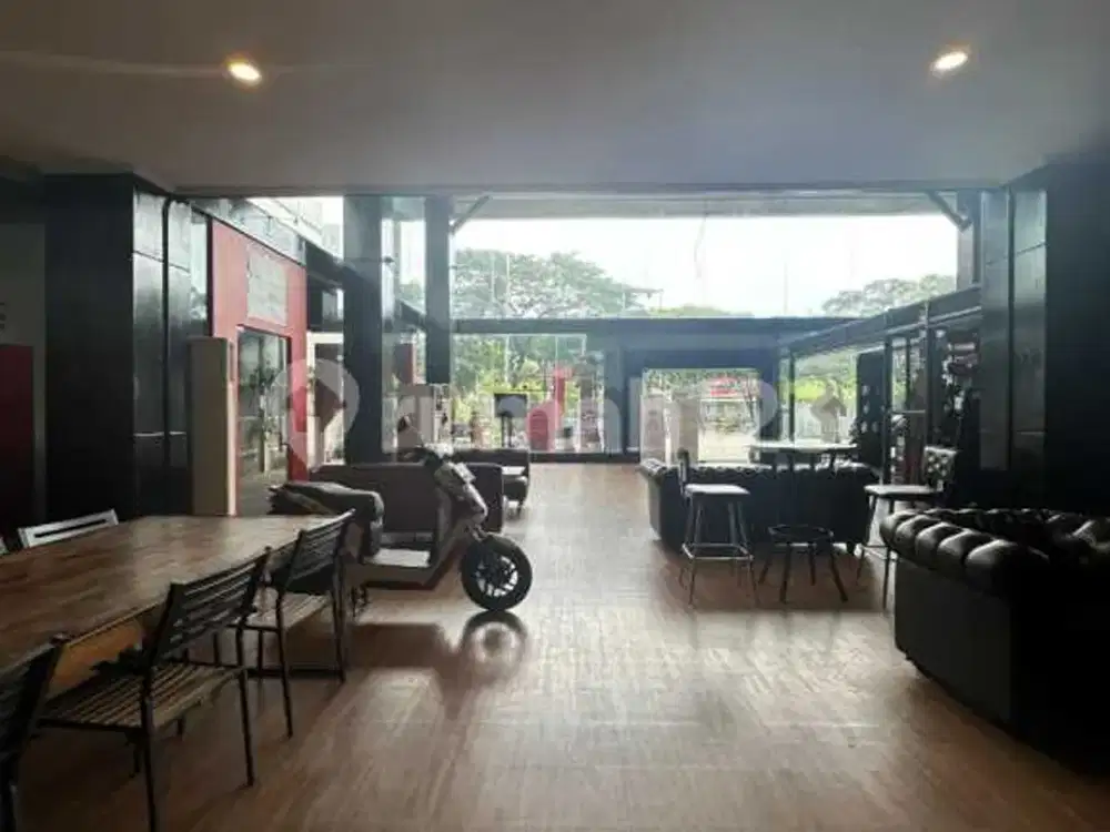 *Disewakan Bangunan Dna Tanah Eks Showroom di Pjnggir Jalan Raya Tb Simatupang, Jakarta Selatan..*(Kode Rmrg 3006)