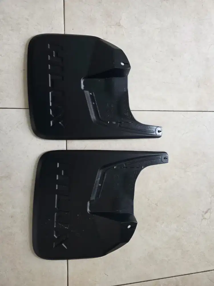 Mud guard Karet lumpur orginal hilux revo
