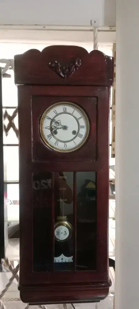 Jam tembok tengahan