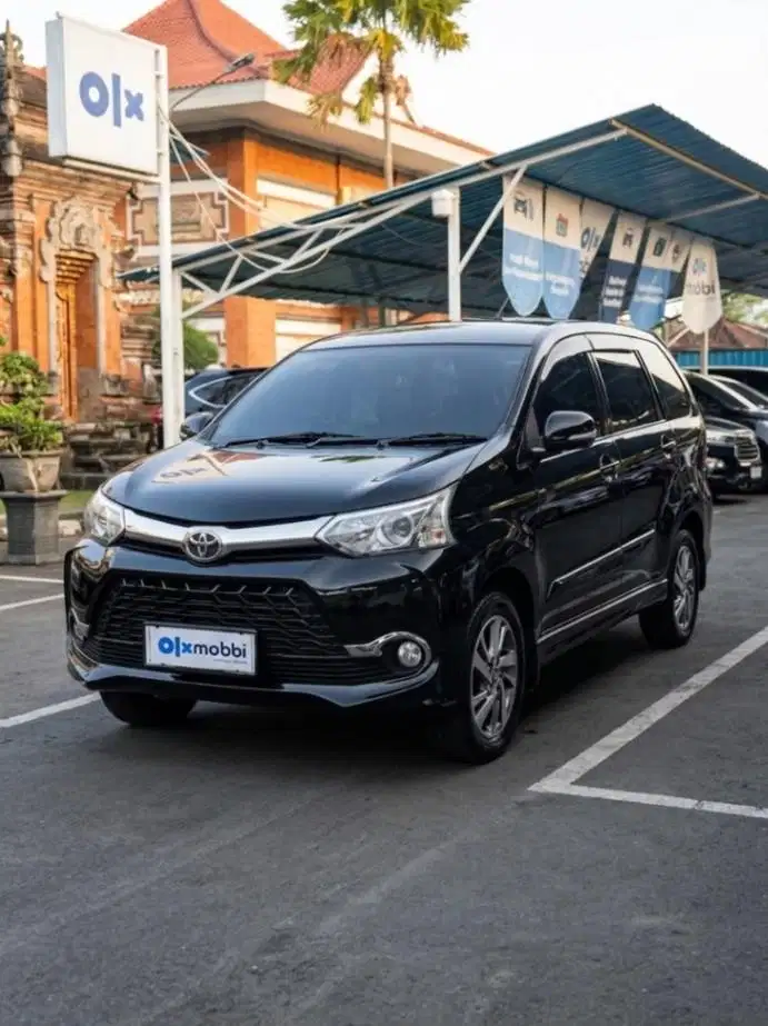 Toyota Avanza 1.5 Veloz Bensin AT 2017 Hitam (UMA)