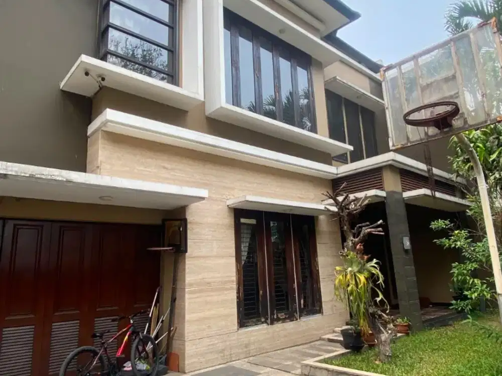 Dijual Rumah 2 Lantai Modern Minimalis dengan Kolam Renang Lokasi di Kopo Mas Regency Bandung