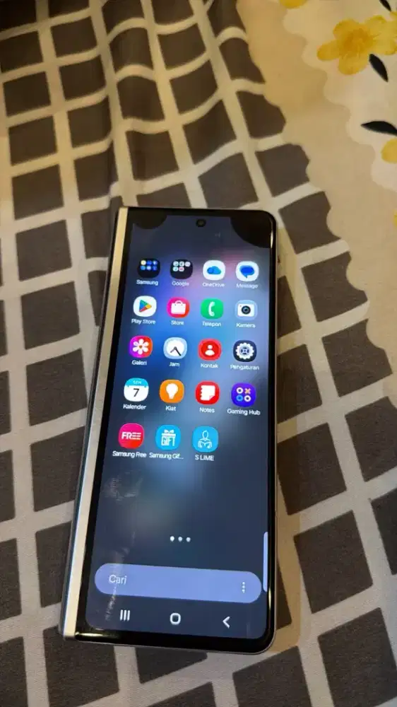 Saya mau jual sansung galaxy z fold 3 5g