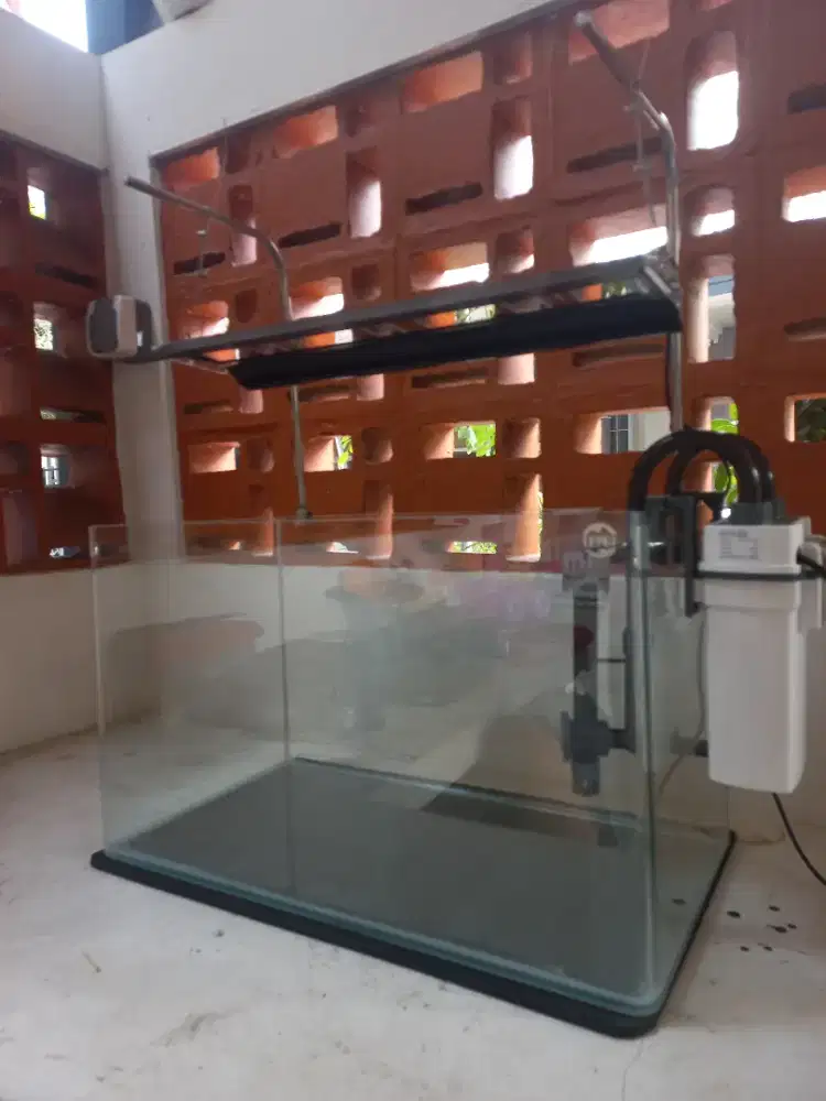 Aquarium Ikan lengkap filter dan lampu