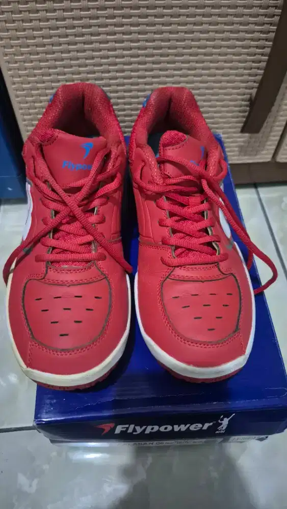 Sepatu Bulutangkis