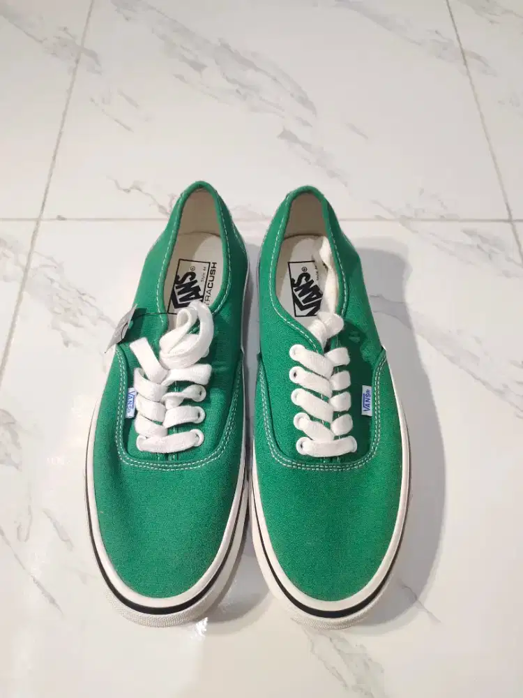 Sepatu Vans authentic