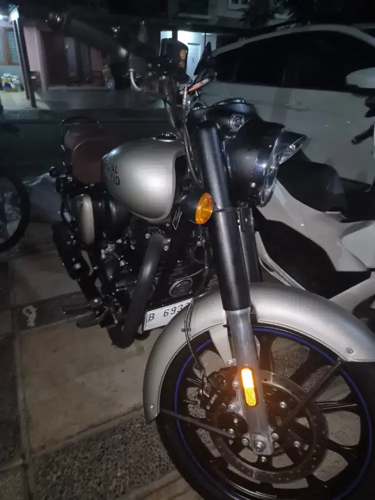 Royal Enfield Classic 350 Like New