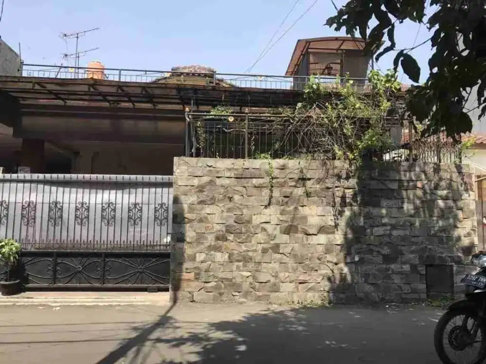 DIJUAL RUMAH SIAP HUNI SEMI FURNISHED DI BATU AMPAR, CONDET – JAKARTA TIMUR