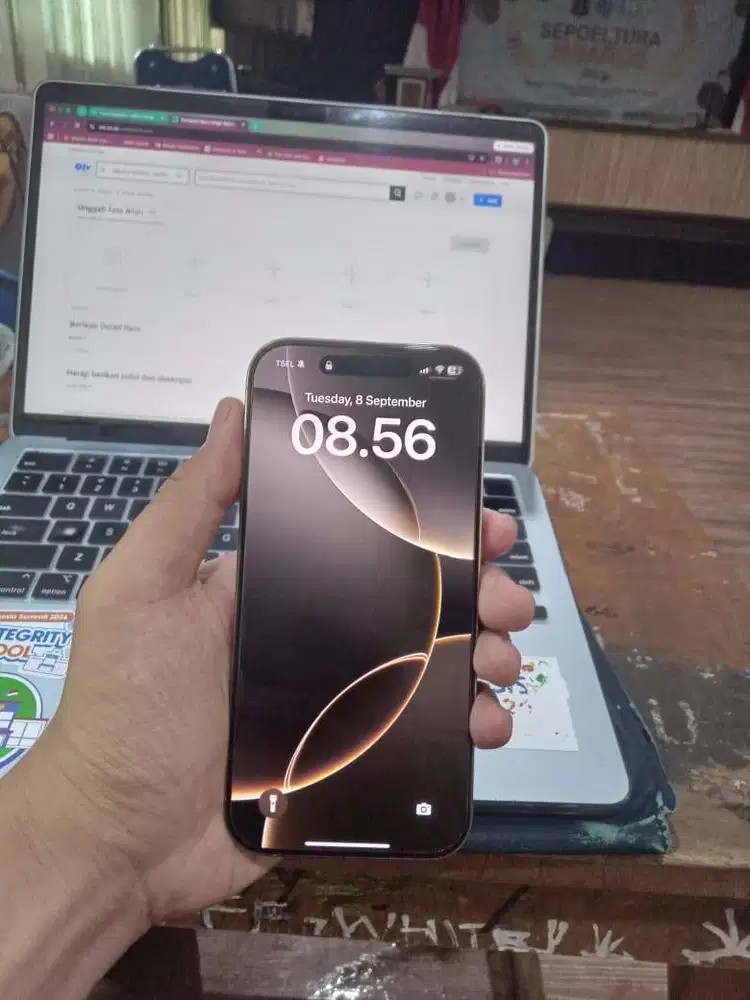 iPhone 16 Pro 256GB Natural Titanium - Mulus, Bea Cukai, No Minus