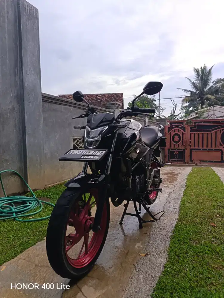 Dijual Honda Cb 150 R tahun 2016 lengkap