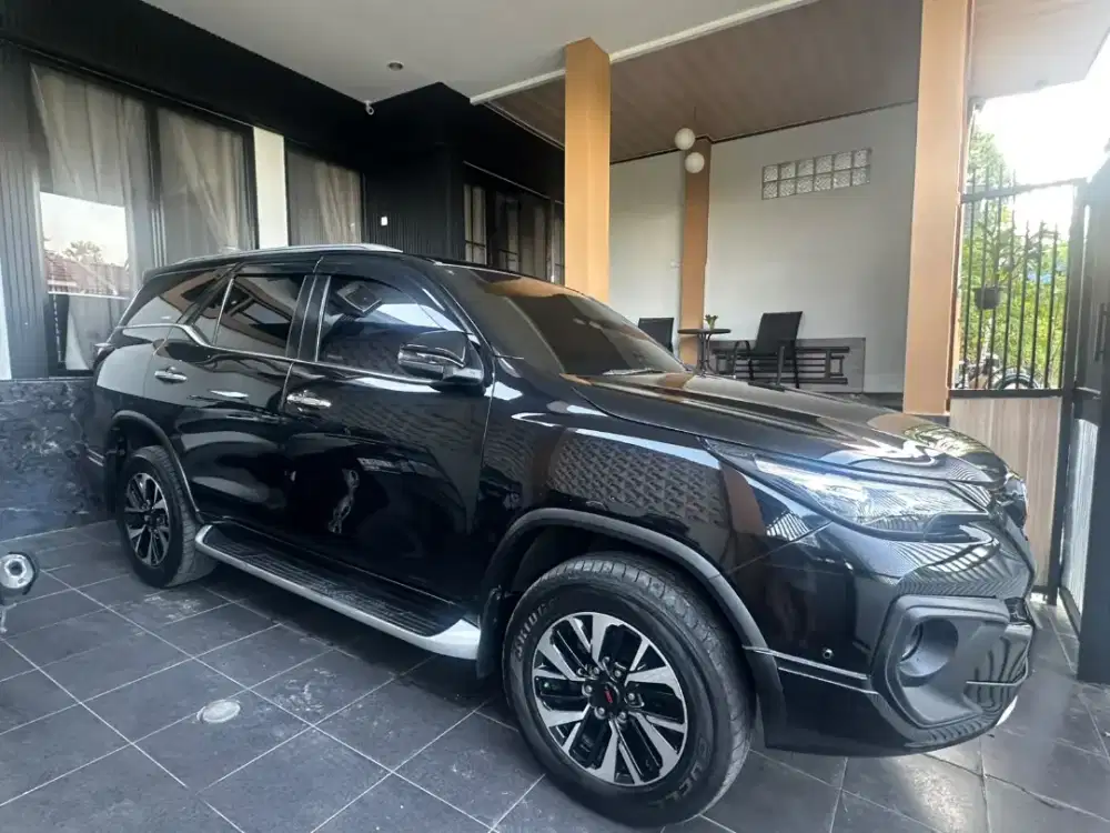 TOYOTA FORTUNER 2.4 VRZ 4X2 AT TAHUN 2018