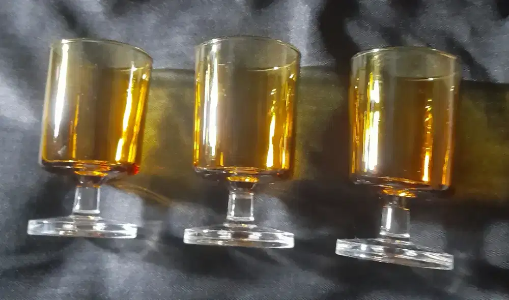 Wine Glass Luminarc Amber 1970s
