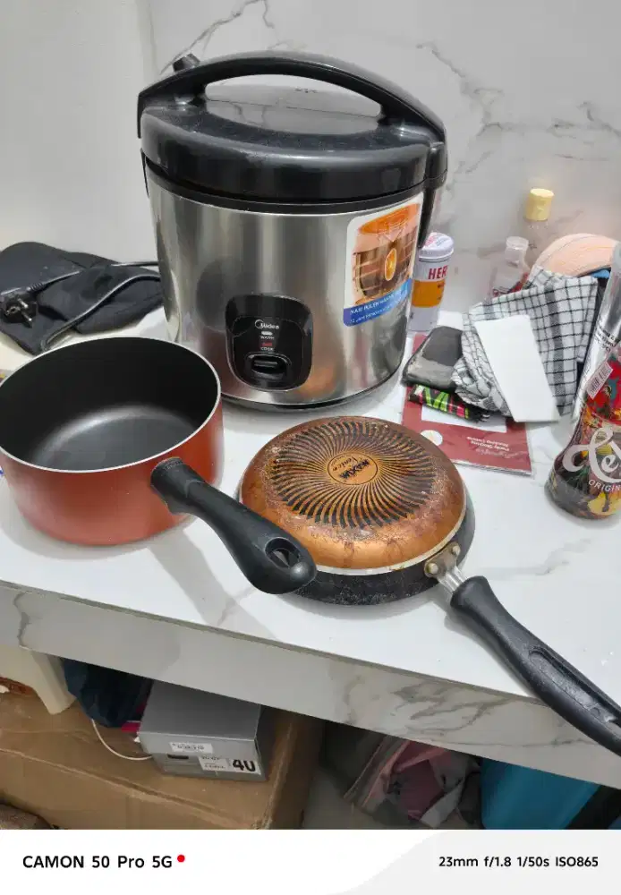 Jual cepat Magicom Midea Free 2 Panci