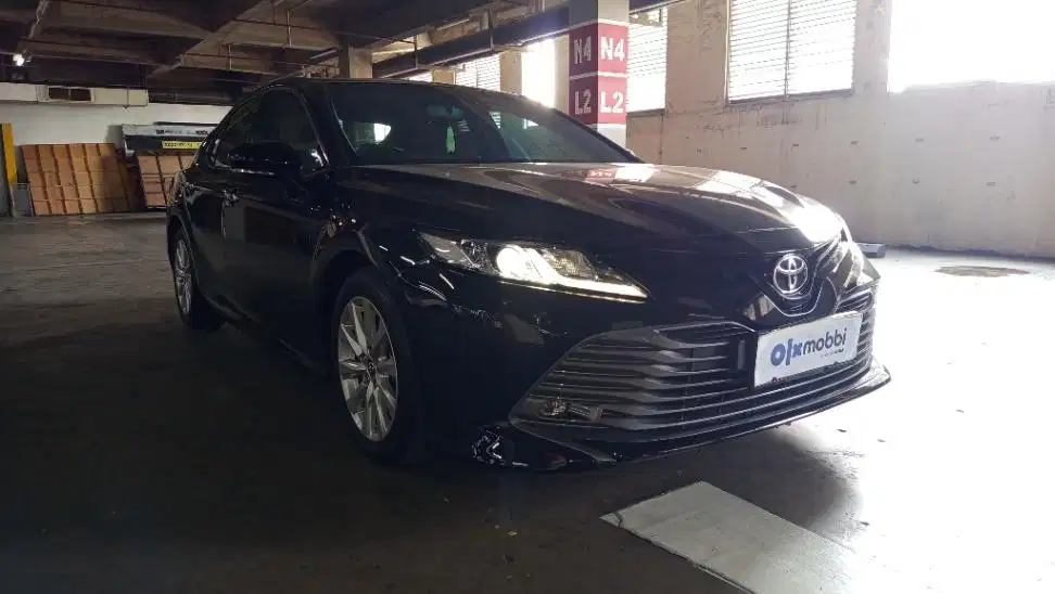 DP MURAH Toyota Camry 2.5 V Bensin-AT 2021 Hitam CPAJB