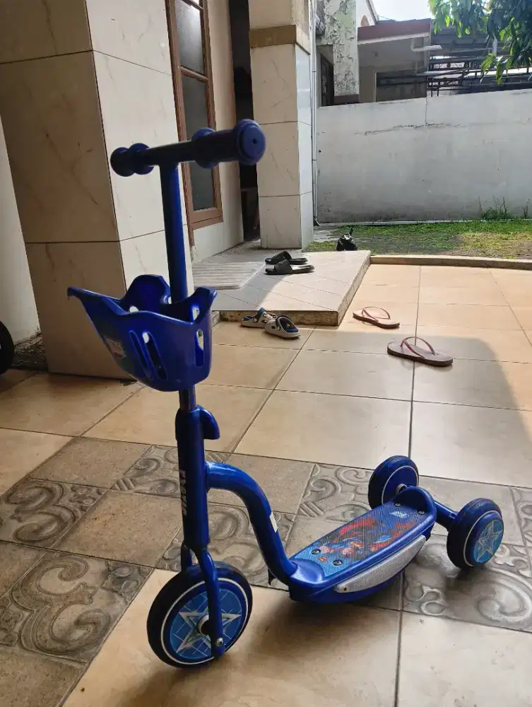 Scooter anak anak model superhero