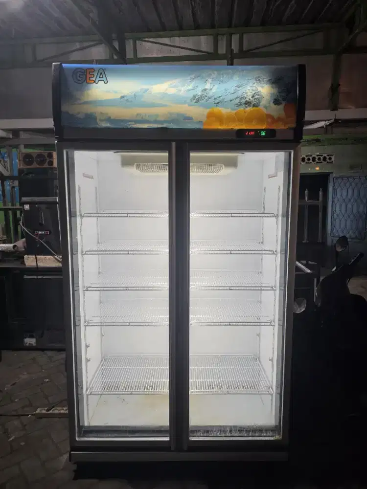 Showcase gea 1050 liter