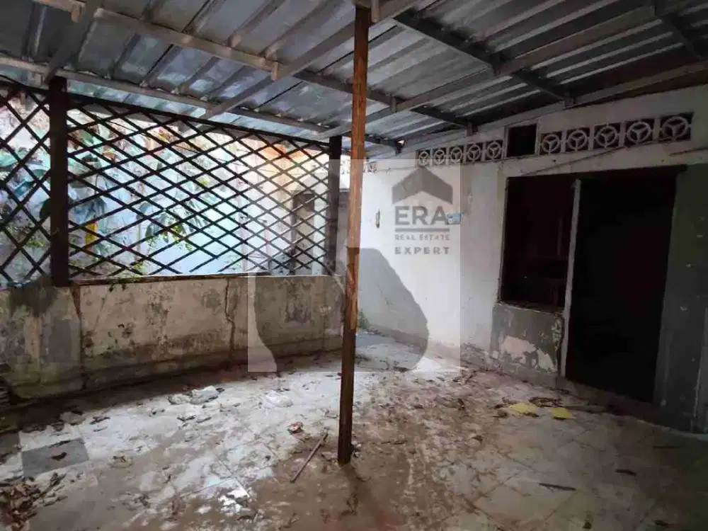 Disewakan tanah hoek daerah kramat, senen. Strategis untuk caffe, kantor atau gudang. Harga murah!!