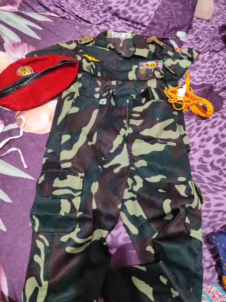 Baju kostum tentara dan cabai