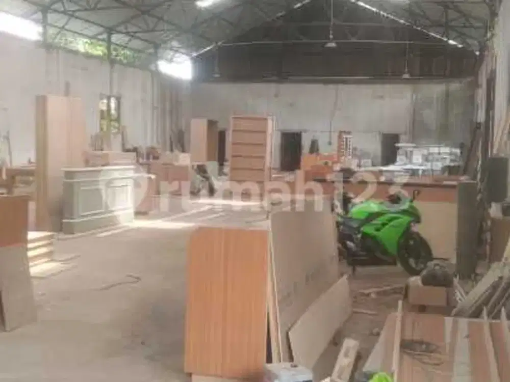 *Disewakan Gudang Luas Bangunan 1000M2 Dgn Luas Tanah 2300M2 di Sekitar Kalideres, Jakarta Barat.*(Kode Rmrg 2975)