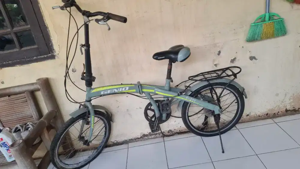 Sepeda lipat bekas
